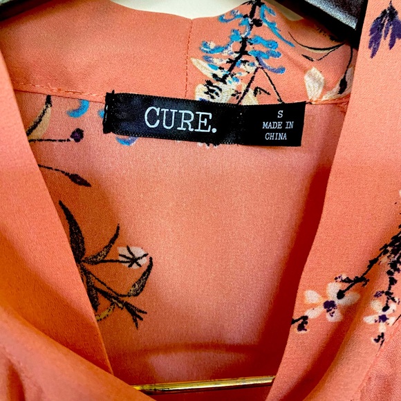 Blouse -Tie Neck Floral - Picture 3 of 3